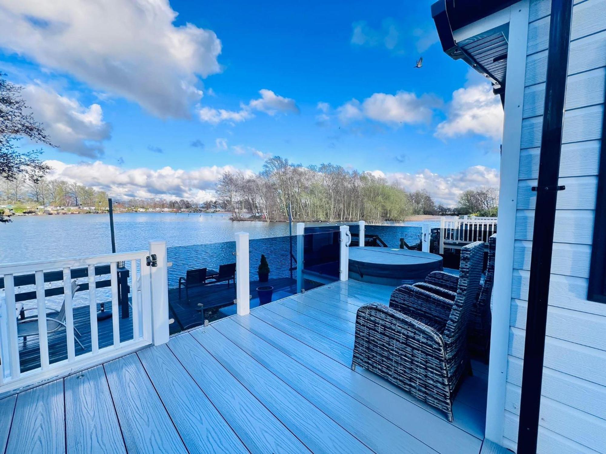 Lakeside Dorchester Lodge - Hot Tub With Fishing Peg Tattershall Exterior photo