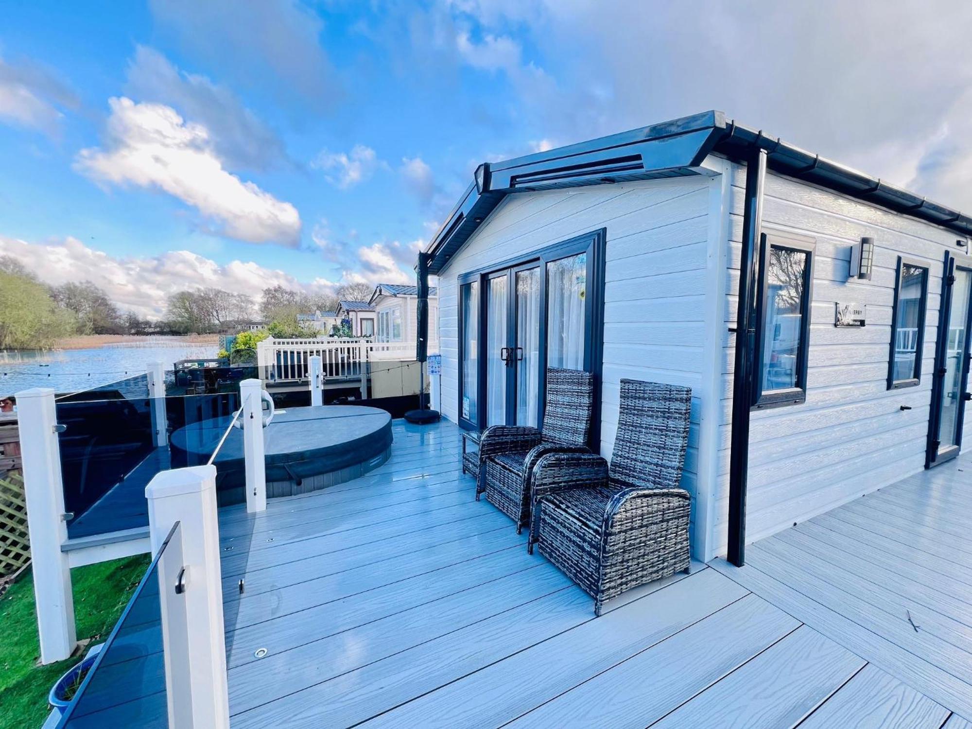 Lakeside Dorchester Lodge - Hot Tub With Fishing Peg Tattershall Exterior photo