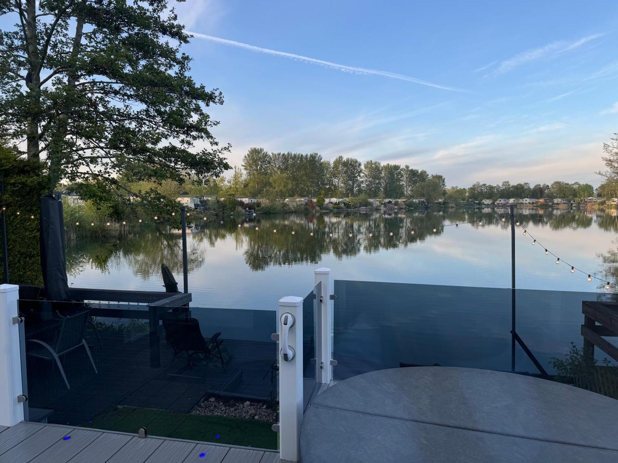 Lakeside Dorchester Lodge - Hot Tub With Fishing Peg Tattershall Exterior photo