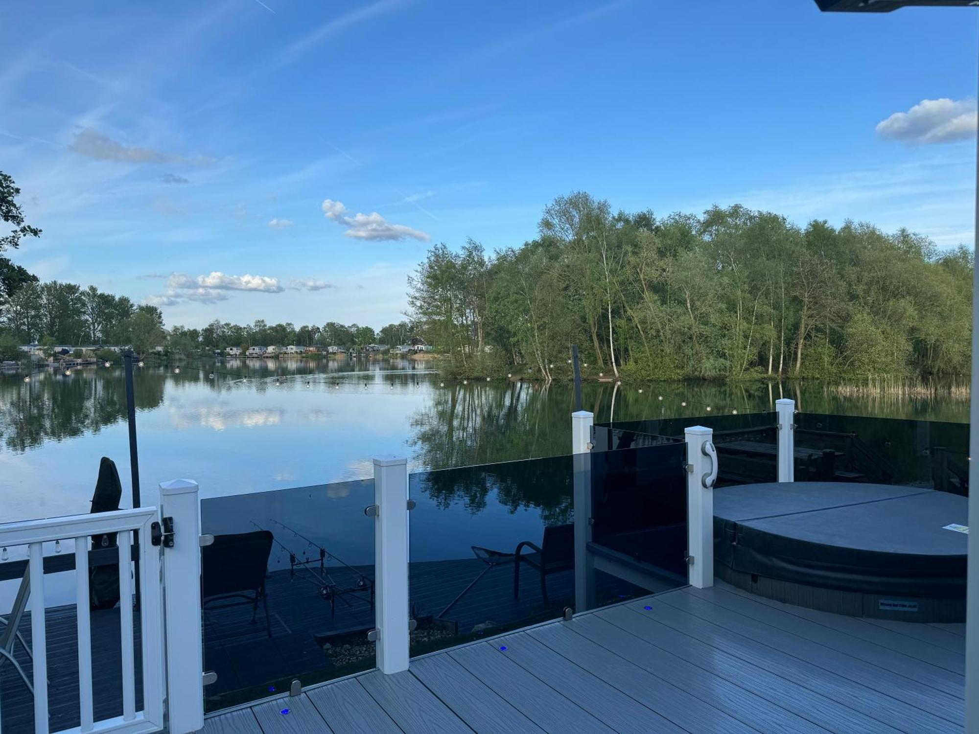 Lakeside Dorchester Lodge - Hot Tub With Fishing Peg Tattershall Exterior photo